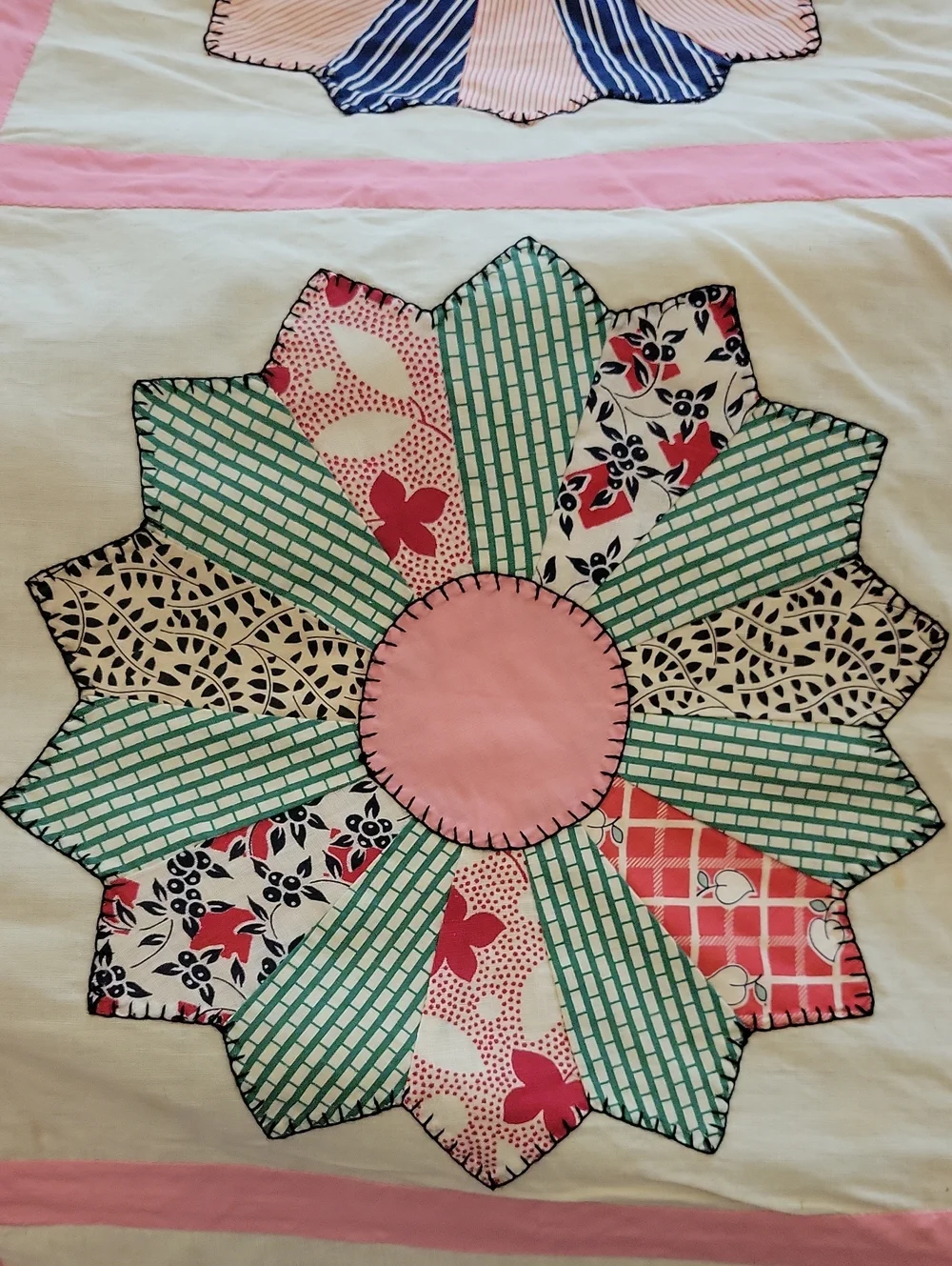 Vintage Dresden Plate Bedspread